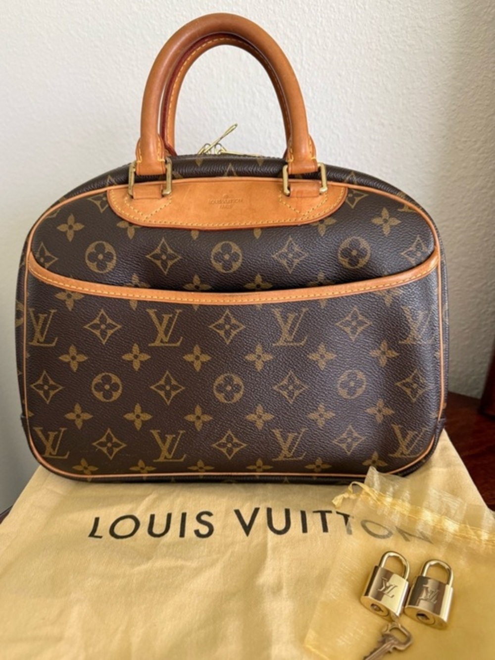 🌹Authentic Louis Vuitton Trouville PM